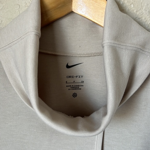 Nike beige reversible maternity turtleneck NWT - Picture 5 of 11